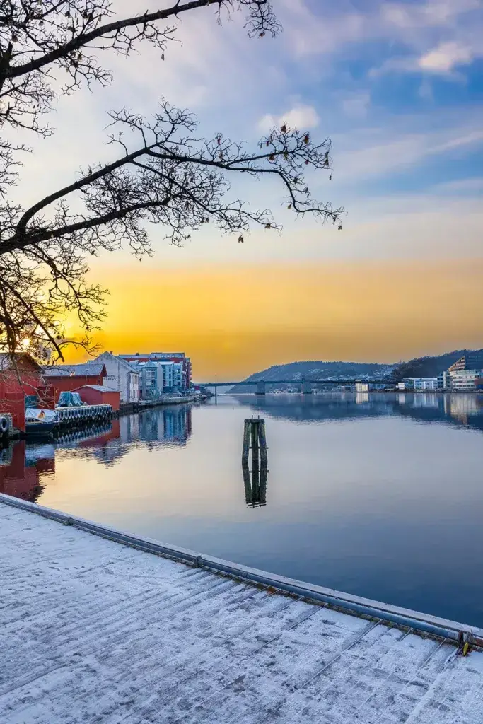 Downtown i Porsgrunn mot Frednesbrua