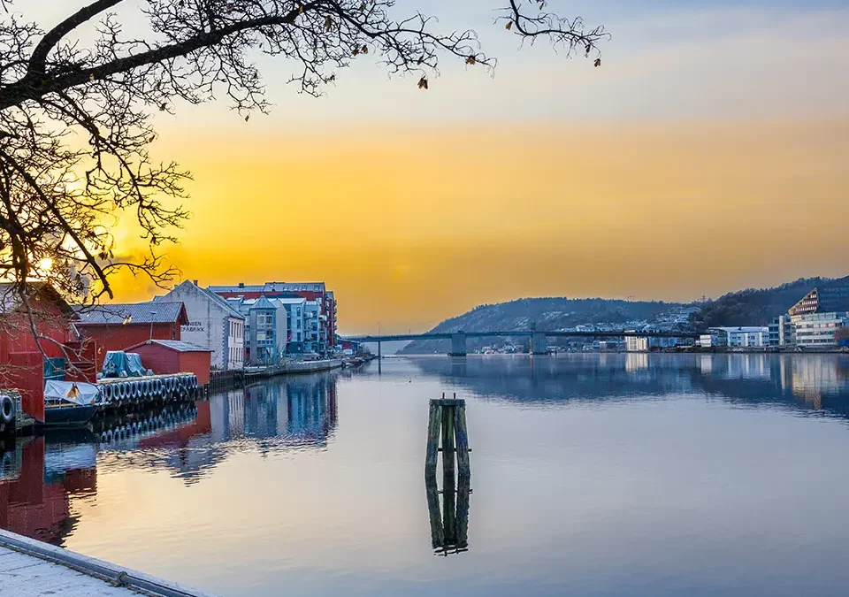 Downtown i Porsgrunn mot Frednesbrua